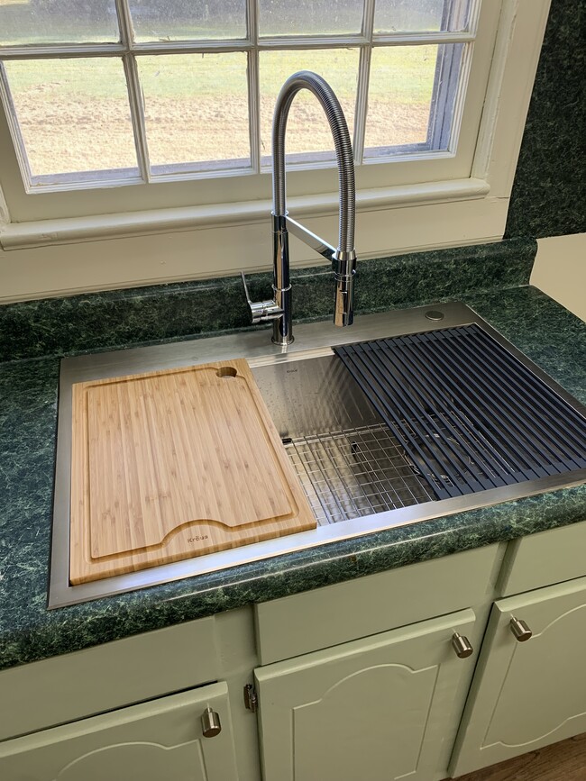 Building Photo - 611 Poplar St