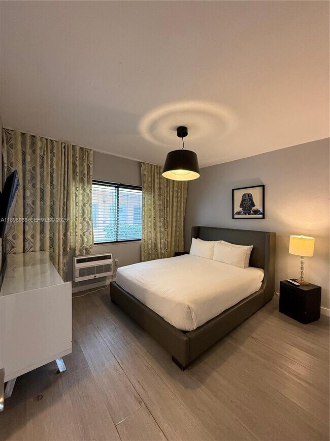 Building Photo - 7710 Harding Ave