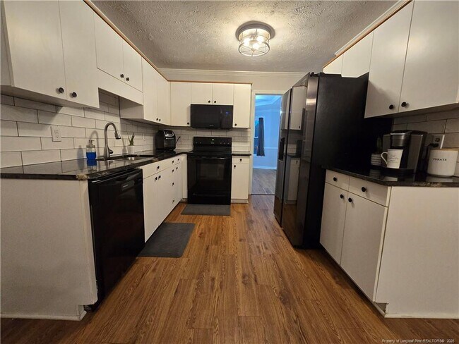 Building Photo - 944 Flintwood Rd