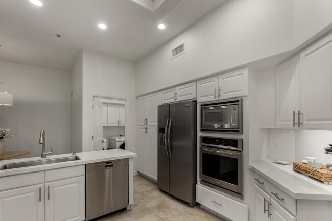 Building Photo - 6711 E Camelback Rd