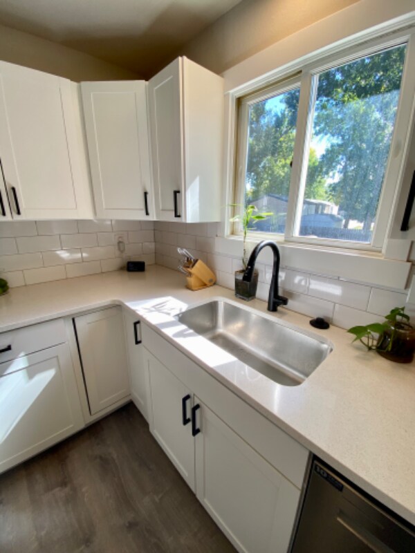 Building Photo - 2431 Sunstone Dr