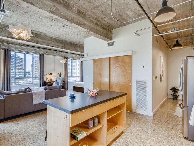 Building Photo - 710 Colorado St