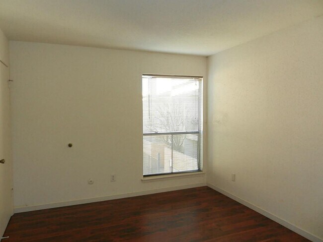 Building Photo - 10075 Westpark Dr