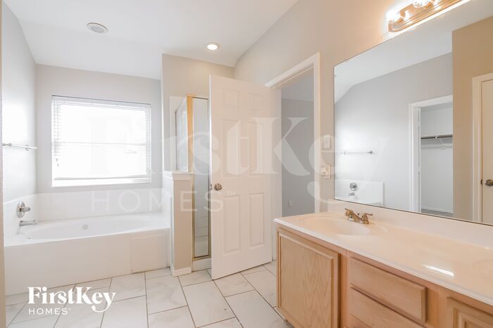 Building Photo - 6605 Sandgate Dr