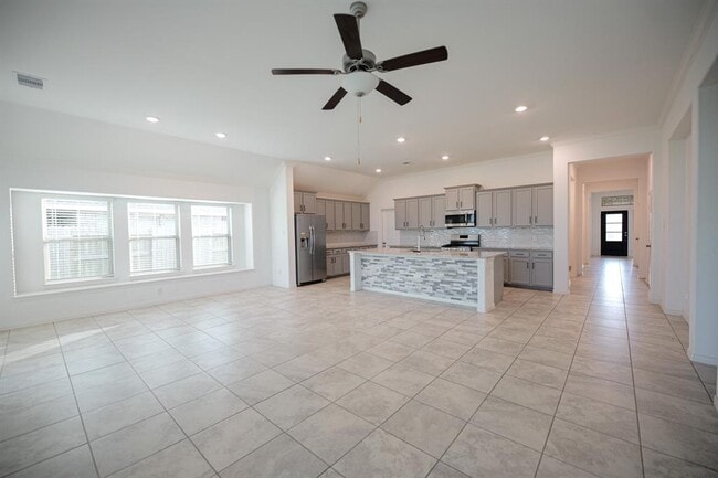 Building Photo - 9326 Hartford Valley Trail