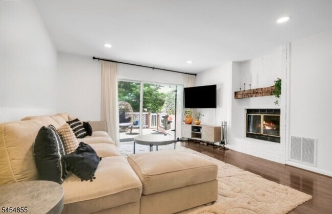 Building Photo - 278 Penns Way