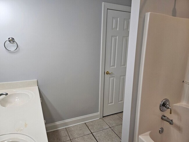 Building Photo - Southport - 3bedroom, 2 bath Townhouse