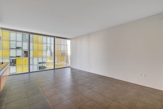 Building Photo - Veer Towers 1009W- Partial Strip Views fro...