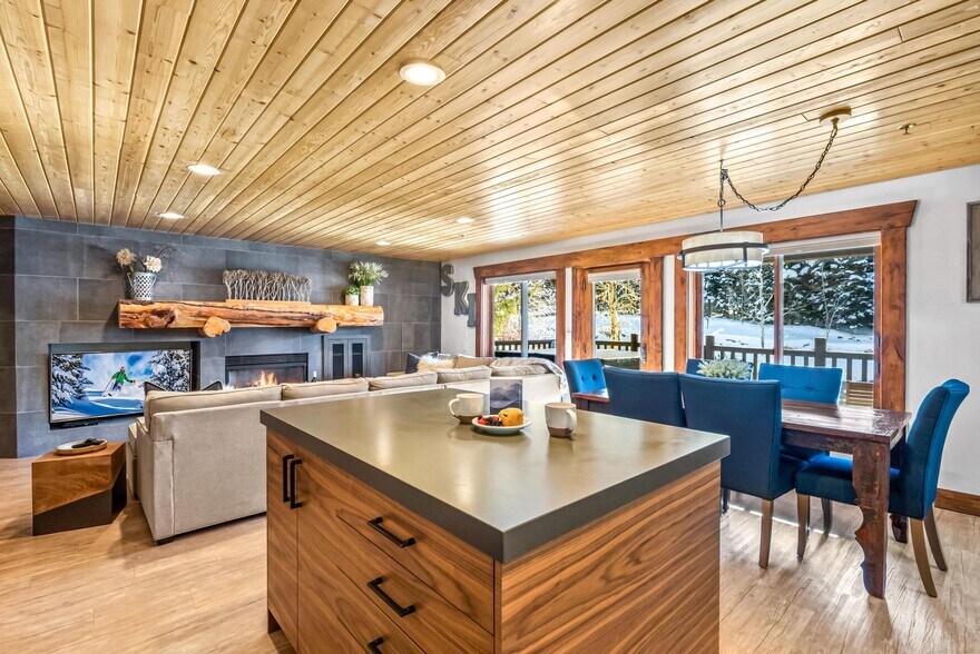 Building Photo - 7447 Royal St