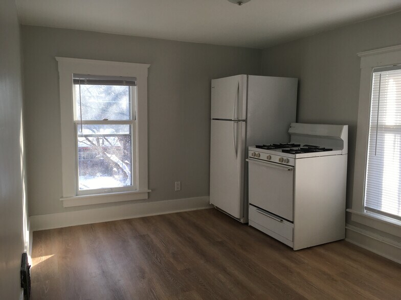 Kitchen Appliances 2 - 219 W Oakland Ave