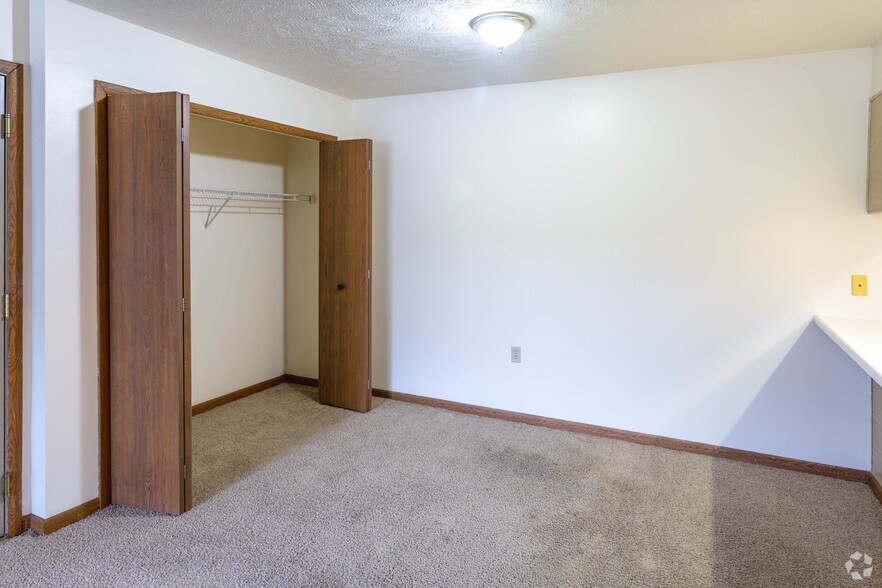 Yorkshire Place Apartments 1504 Yorkshire Dr Howell MI 48843