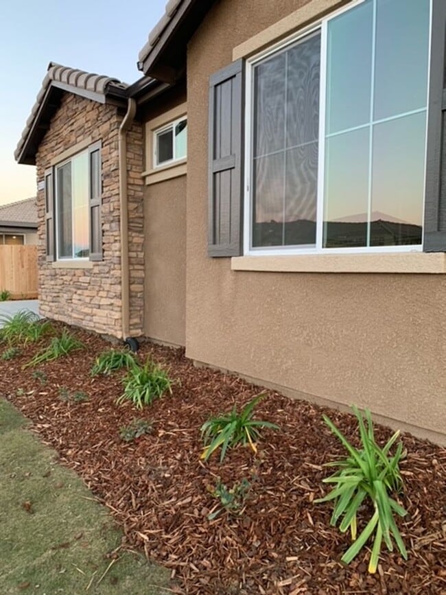 Building Photo - 4613 W Flagstaff Ave