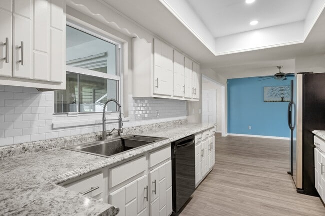 Building Photo - 7907 Sebastian Rd