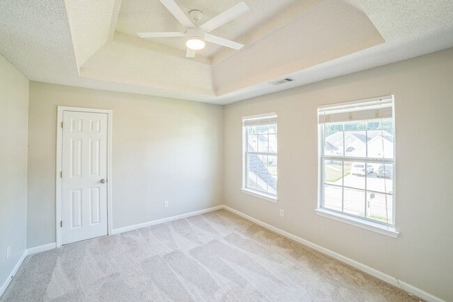 Building Photo - Spacious 5BR House in Fairburn