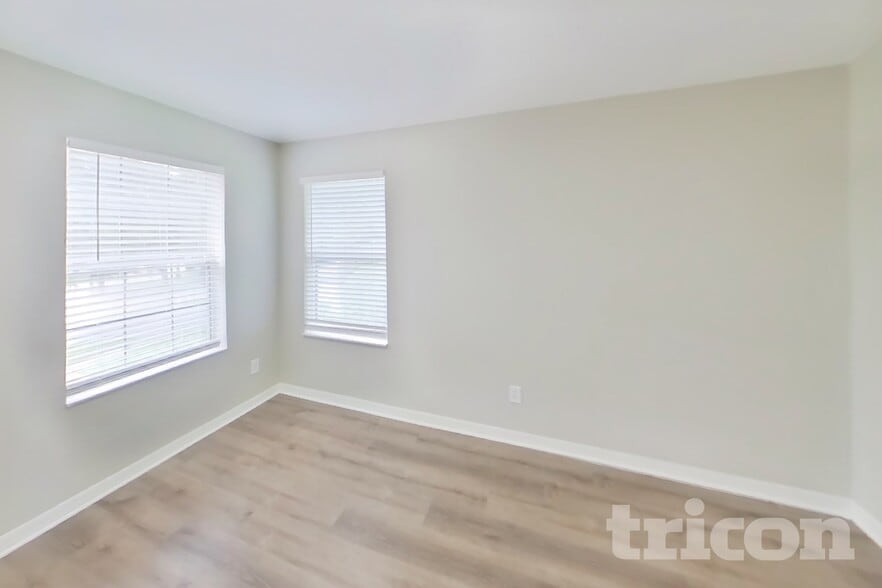 Building Photo - 16651 Midsummer Ln