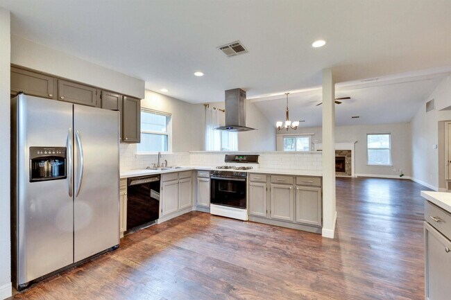 Building Photo - 9706 Moorberry St