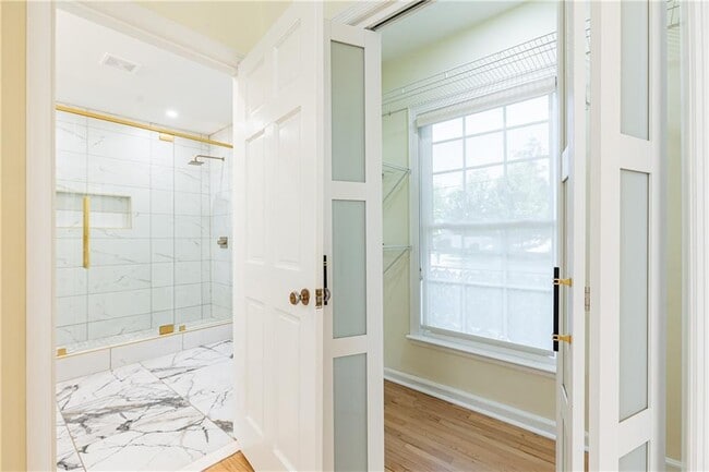 Building Photo - 200 W Paces Ferry Rd NW