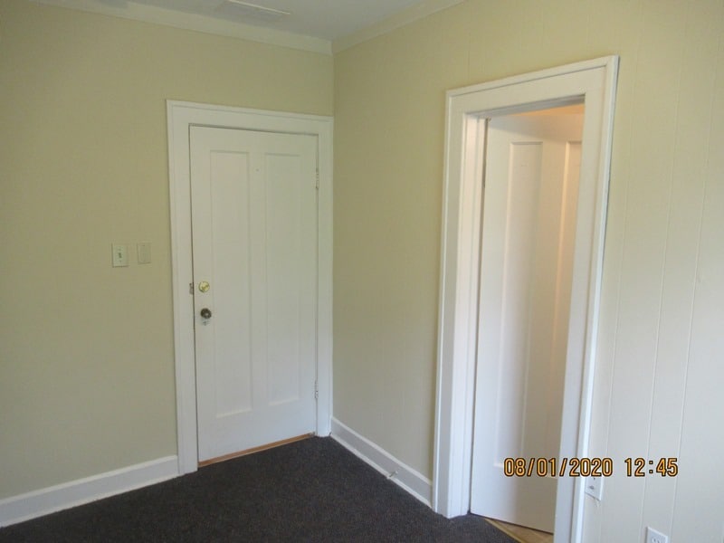 Building Photo - 719 E 7th St