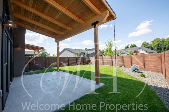 Building Photo - Garrison Duplex