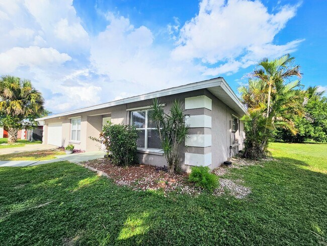 Building Photo - Beautifully Maintained 3-Bedroom Home with...