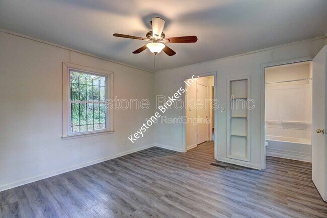 Building Photo - 4571 Shadow Lawn Dr