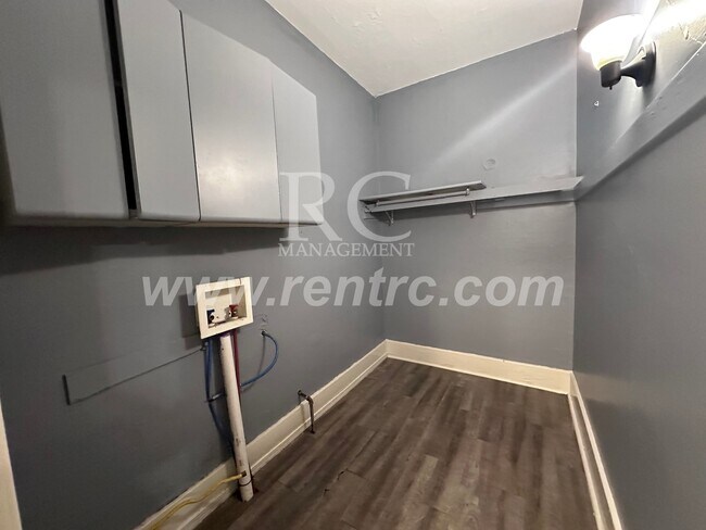 Building Photo - 1101 Chandler-