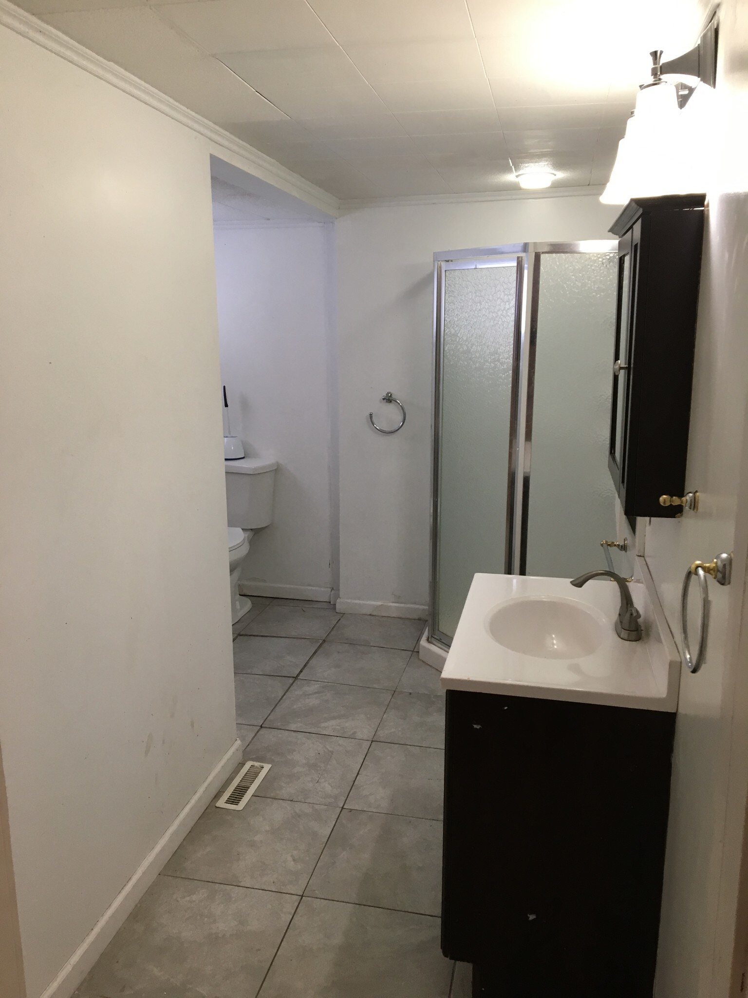 Main Bathroom - 822 Bay Way