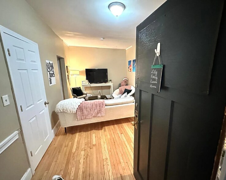 Building Photo - 68 Egmont St