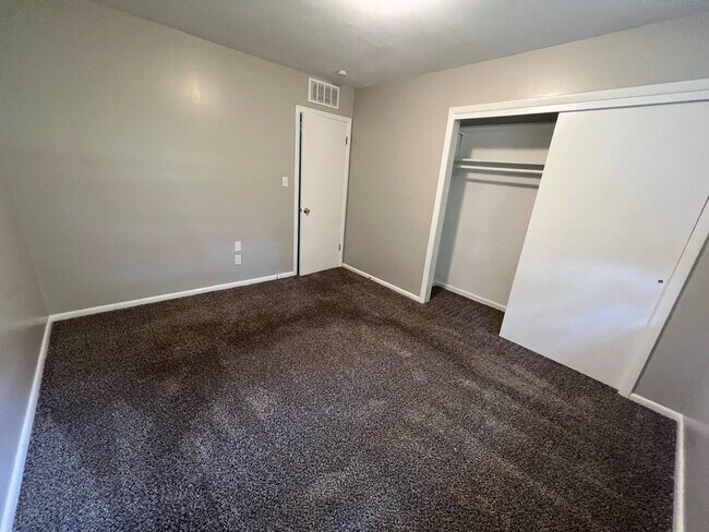 Building Photo - Coming Soon! Charming 2Bed/1Bath Duplex