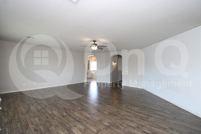 Building Photo - 12908 W Sierra Vista Dr