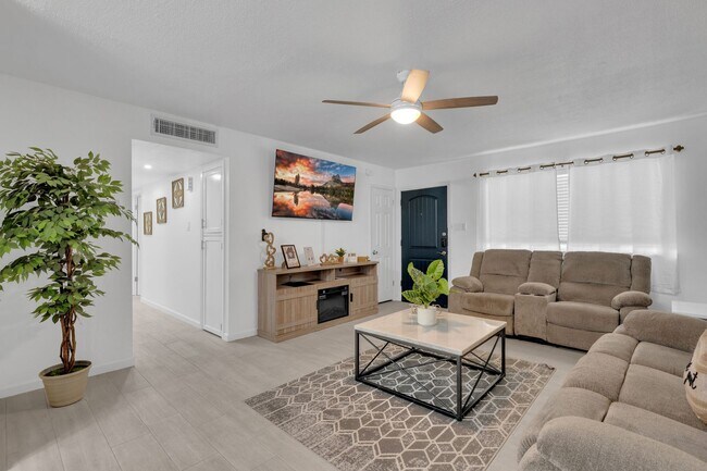 Building Photo - 9805 Sugarberry Dr