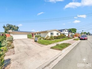 Building Photo - Beautiful 4BD/2BA W/ Large Backyard, AC, and Attached Garage in Clairemont!
