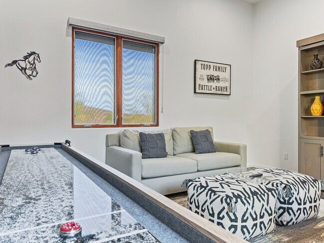 Building Photo - 14559 E Charter Oak Dr