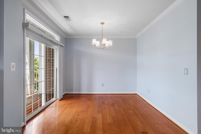 Building Photo - 4950 Brenman Park Dr