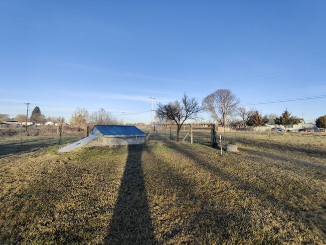 Building Photo - Country Home with Room for Horses or Lives...