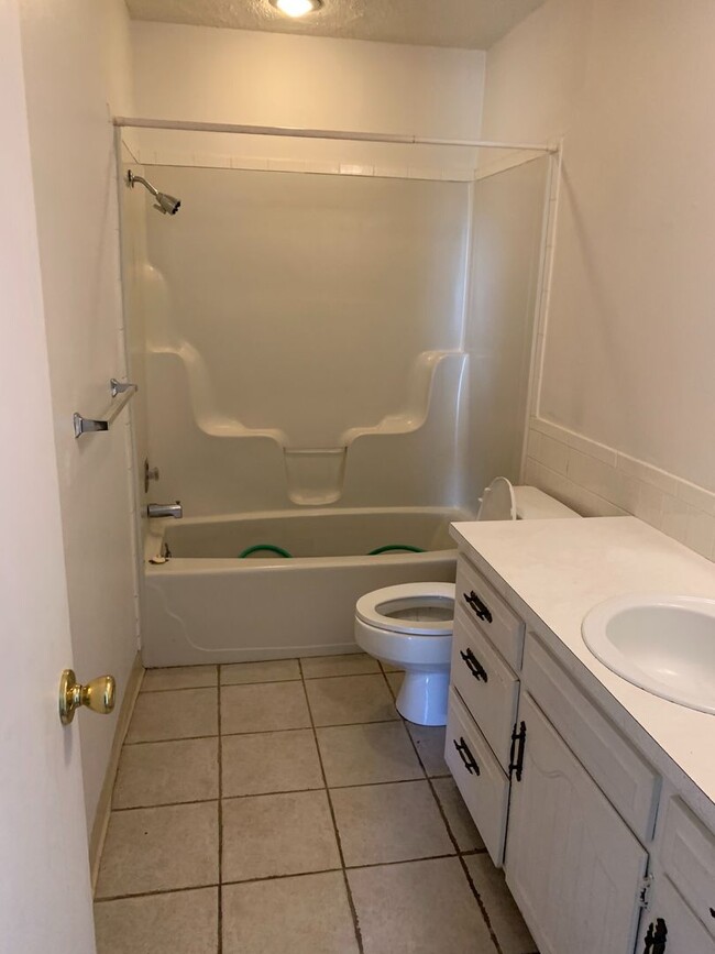 Building Photo - 3353 E Sunset St