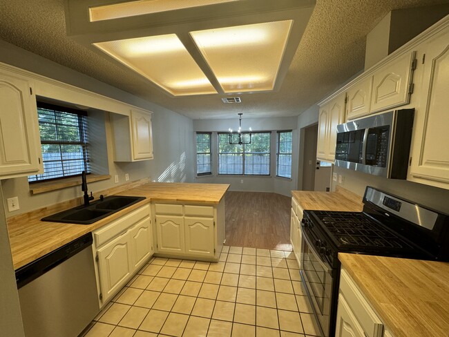 Building Photo - 3009 S Dogwood Pl