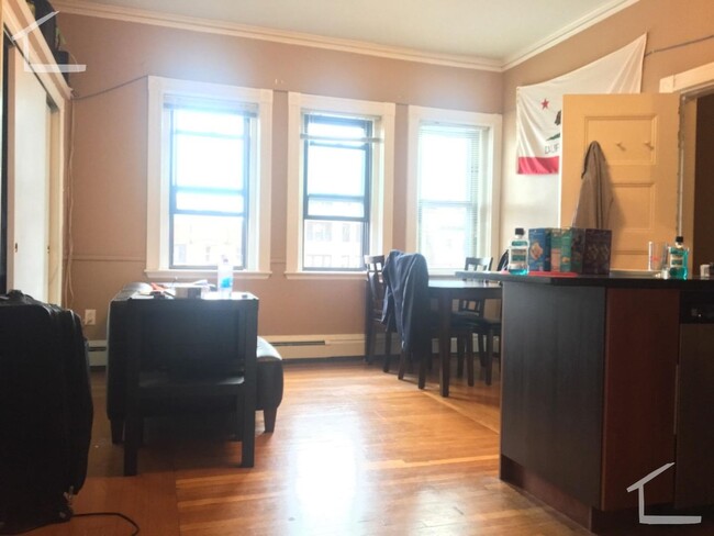 Building Photo - Renovated BU / Kenmore Sq  2 Bedroom on Ba...