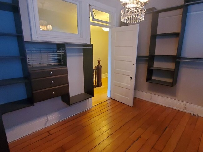 Building Photo - Historic eastside townhome