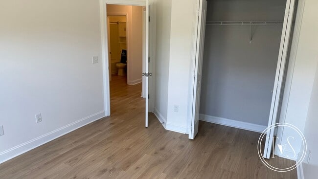 Building Photo - RATE DROP ALERT (was $2600/month) and MOVE IN SPECIAL: $1000 OFF 1ST MONTH'S RENT!**