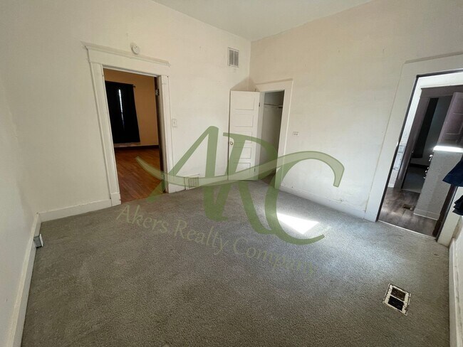 Building Photo - 501 Van Buren St