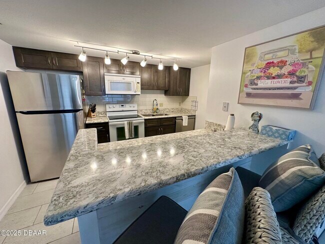 Building Photo - 2828 N Atlantic Ave