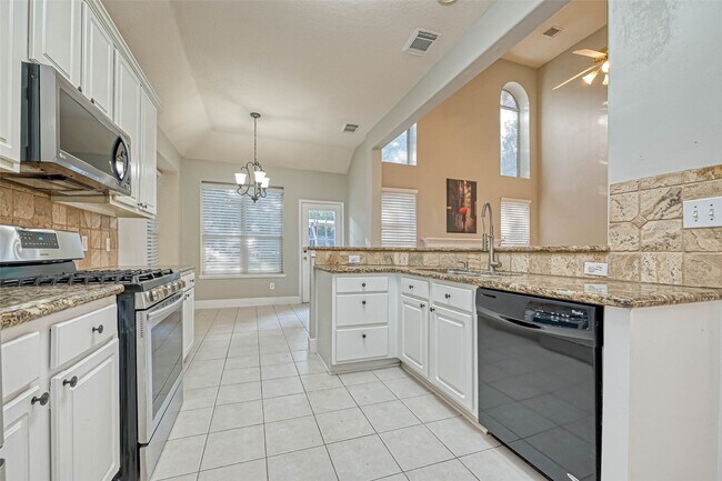 Building Photo - 11011 Sprucedale Ct