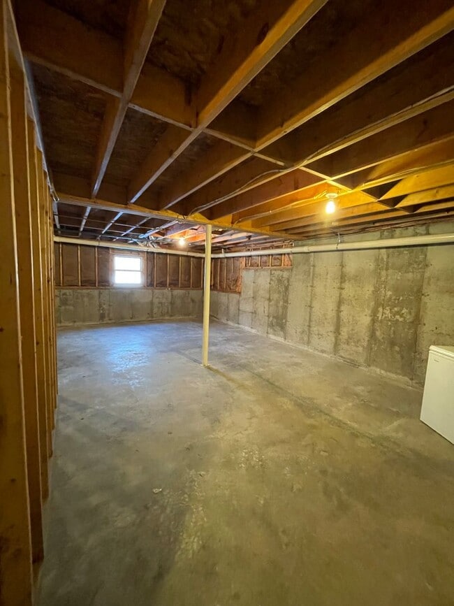 Building Photo - New listing!! A beautiful 3 bedroom 2.5 ba...