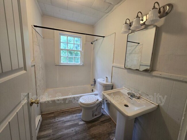 Building Photo - 117 Plummer Dr