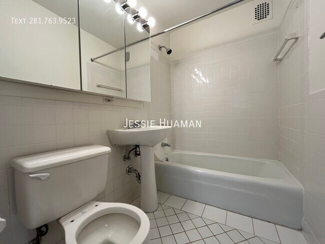 Building Photo - 300 E 34th St