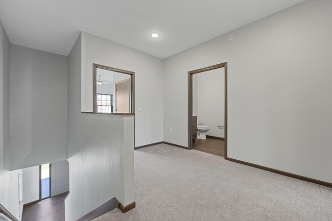 Building Photo - End Unit Townhome Just Blocks Away From Do...