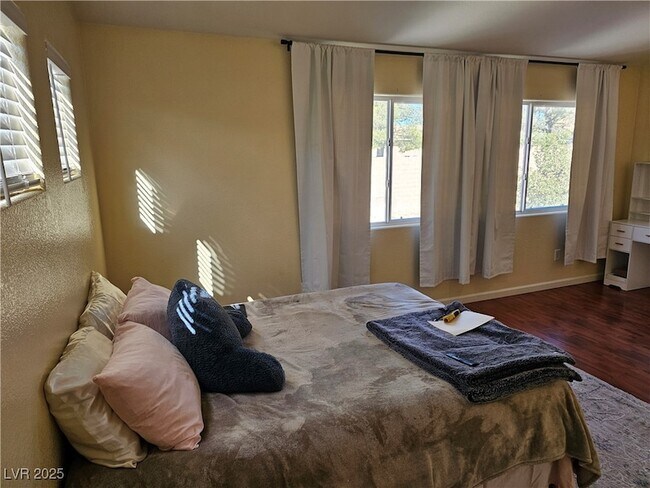 Building Photo - 3732 Shimmering Creek Ave