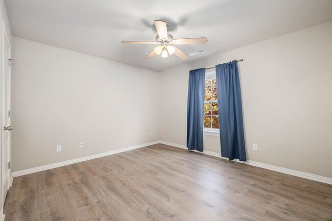 Building Photo - Charming 3-Bed Home in Fayetteville