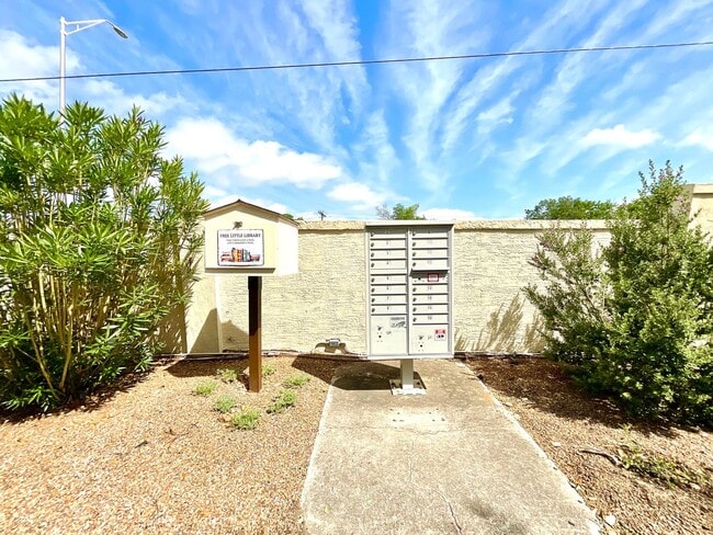 Building Photo - 7326 Putter Ln